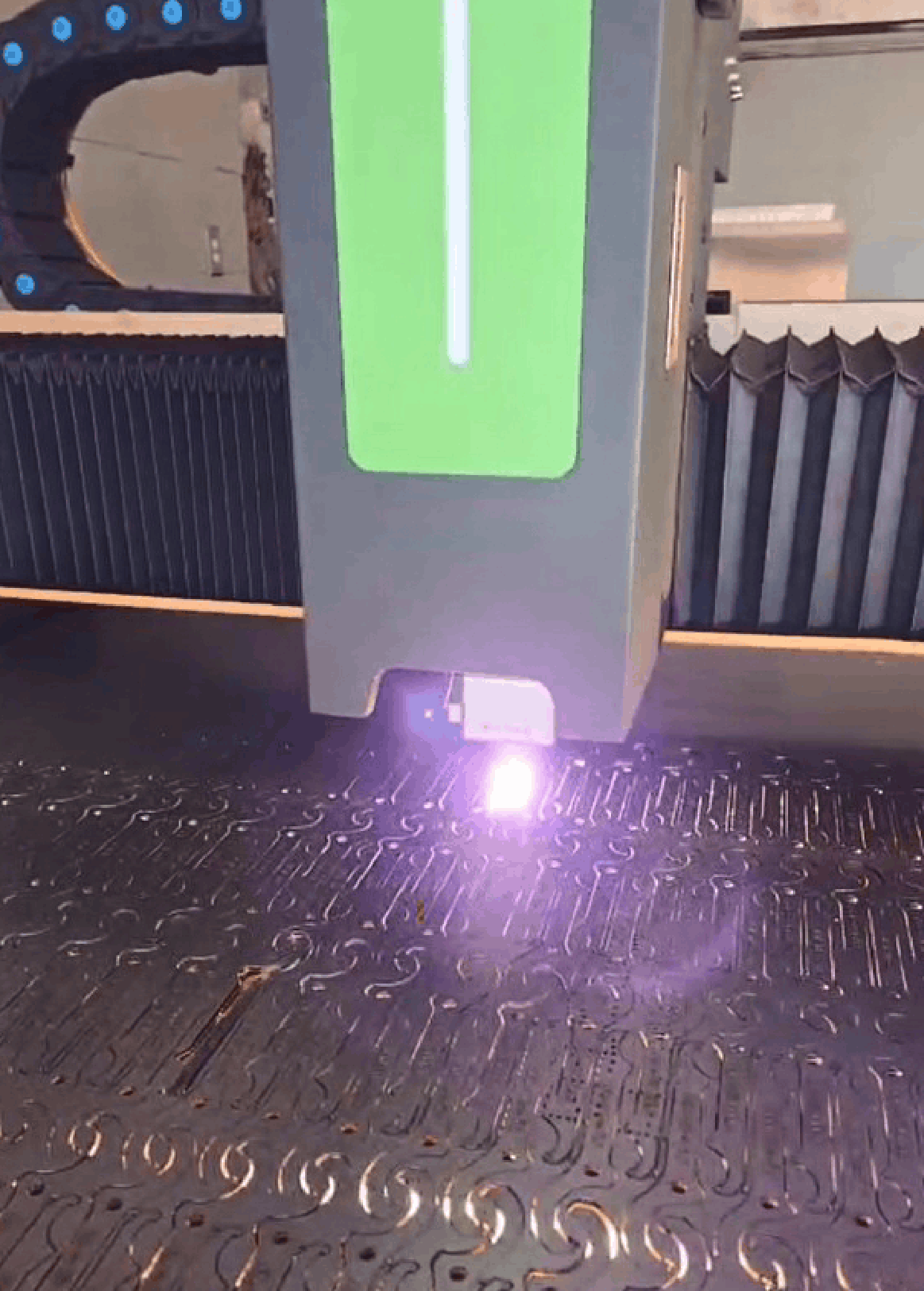 Laser cutting head in action